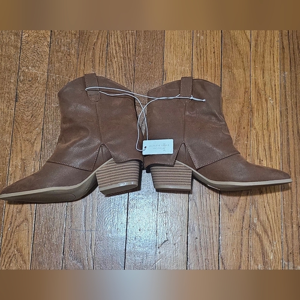 Altar'd State Ginger Fold Over Boots,with a stylish block heel Size 7.5 - Picture 7 of 12